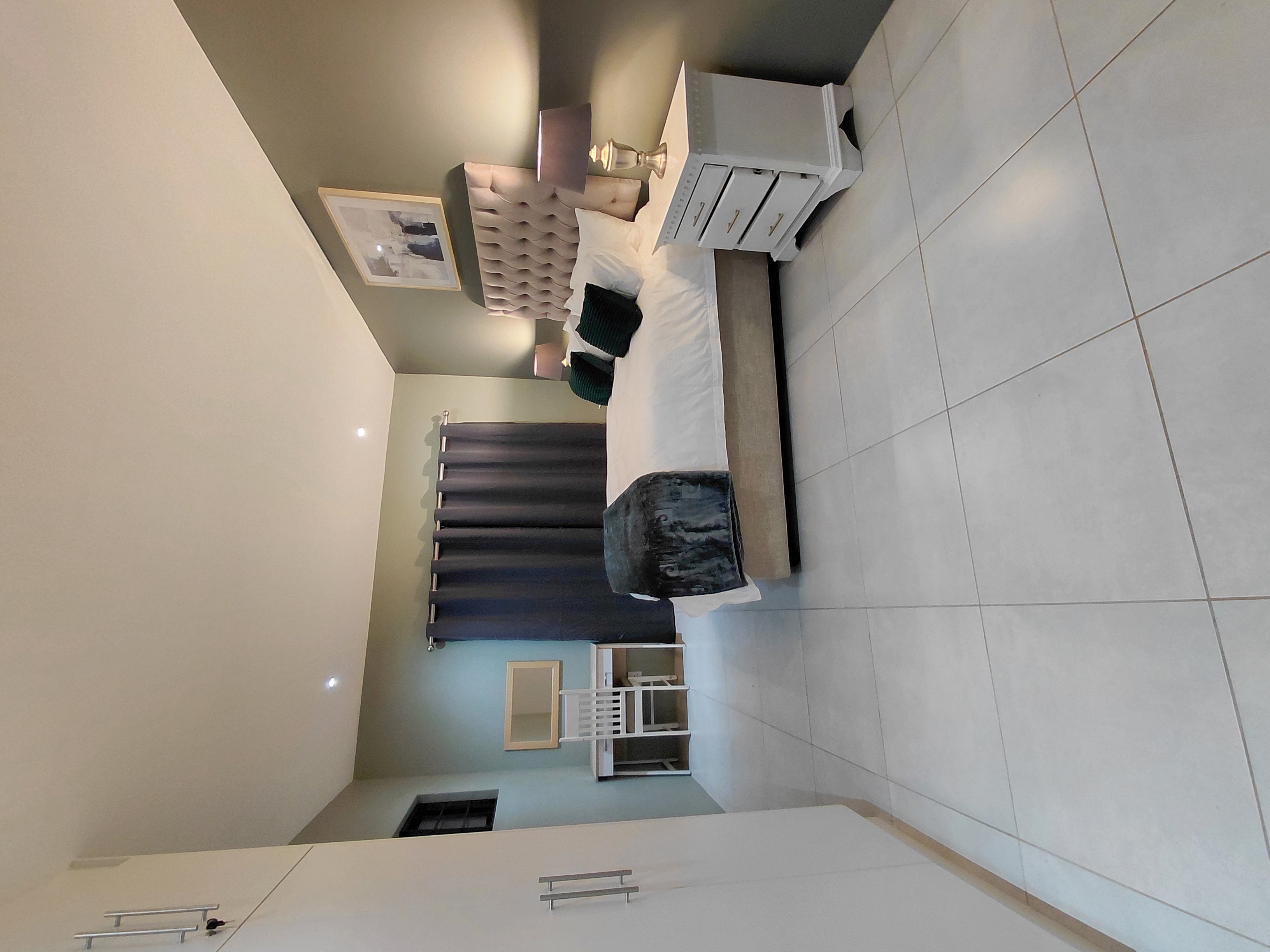 Courtyard Room β double bed